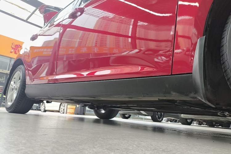 Used Ford Focus 2017 Hatchback 1.6L Manual Comfort Plus SmartDrive Edition Right Side Sill