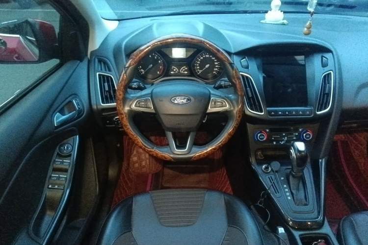 Used Ford Focus 2017 Hatchback 1.6L Automatic Fashion Edition Smart Drive Version Steering Wheel