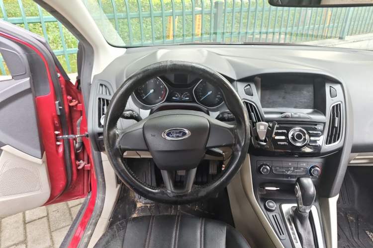 Used Ford Focus 2017 Sedan 1.6L Automatic Comfort Plus SmartDrive Edition Steering Wheel