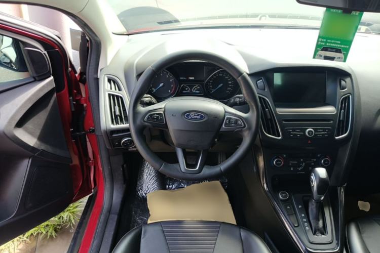Used Ford Focus 2017 Sedan EcoBoost 180 Automatic Elite Model Steering Wheel