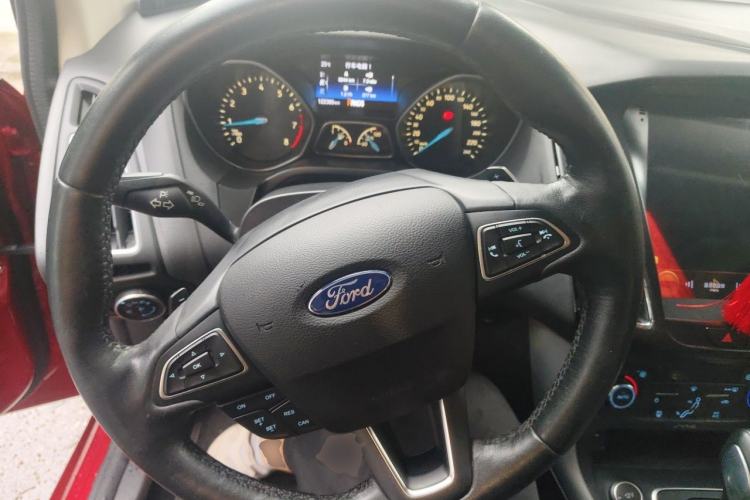 Used Ford Focus 2017 Hatchback EcoBoost 180 Automatic Sport Model Steering Wheel