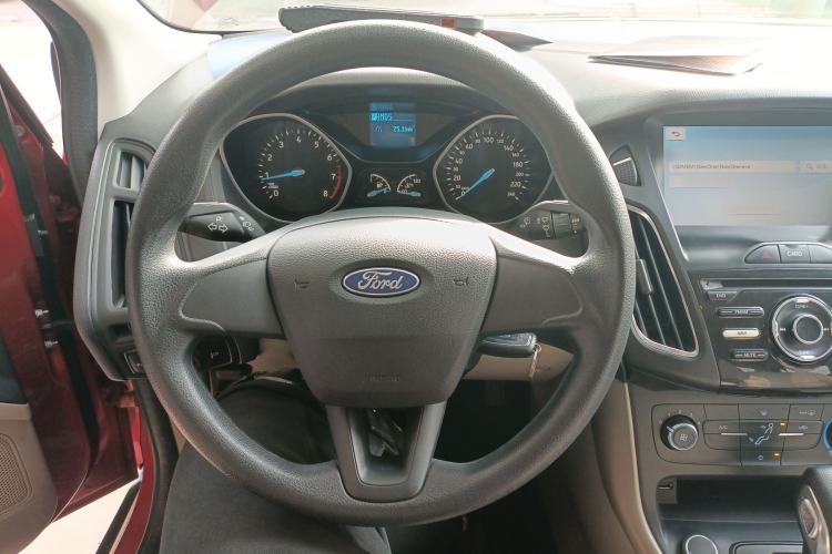 Used Ford Focus 2017 Sedan 1.6L Automatic Comfort Plus SmartDrive Edition Steering Wheel