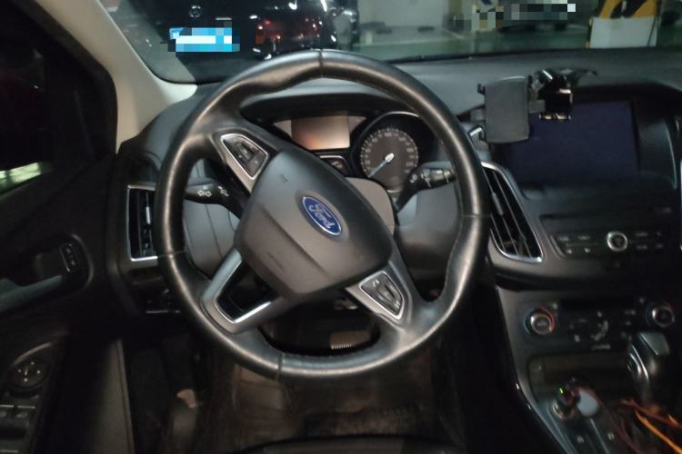Used Ford Focus 2017 Sedan EcoBoost 180 Automatic Elite Model Steering Wheel