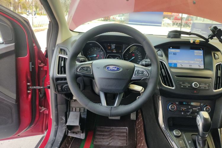 Used Ford Focus 2017 Sedan EcoBoost 180 Automatic Elite Model Steering Wheel