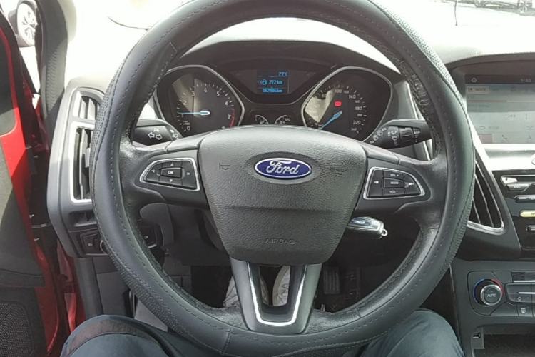 Used Ford Focus 2017 Hatchback 1.6L Manual Fashion Edition SmartDrive Version Steering Wheel