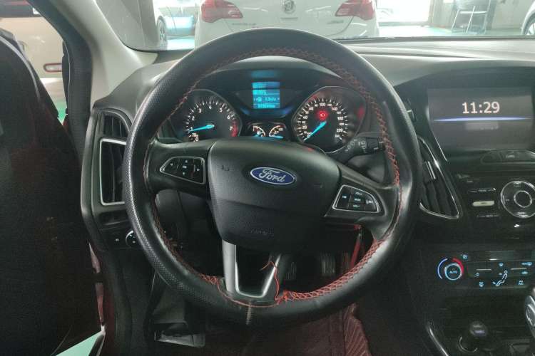 Used Ford Focus 2017 Hatchback 1.6L Automatic Fashion Edition Smart Drive Version Steering Wheel