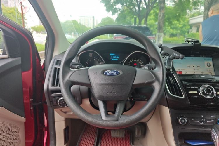 Used Ford Focus 2017 Sedan 1.6L Automatic Comfort Plus SmartDrive Edition Steering Wheel