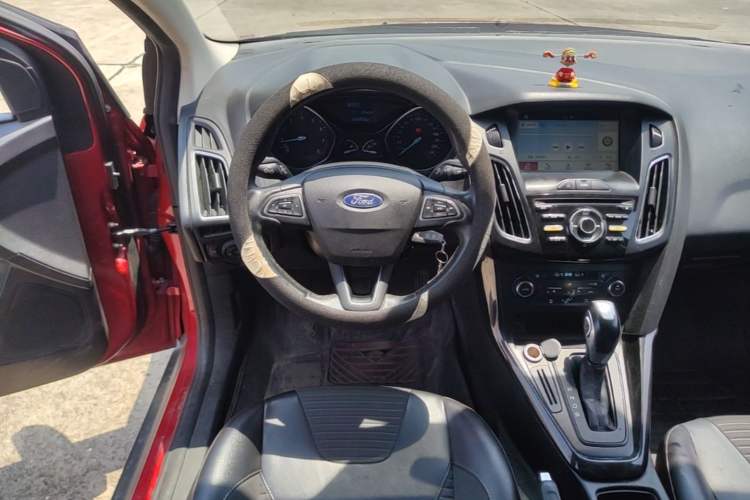 Used Ford Focus 2017 Sedan 1.6L Automatic Fashion Edition Smart Drive Version Steering Wheel
