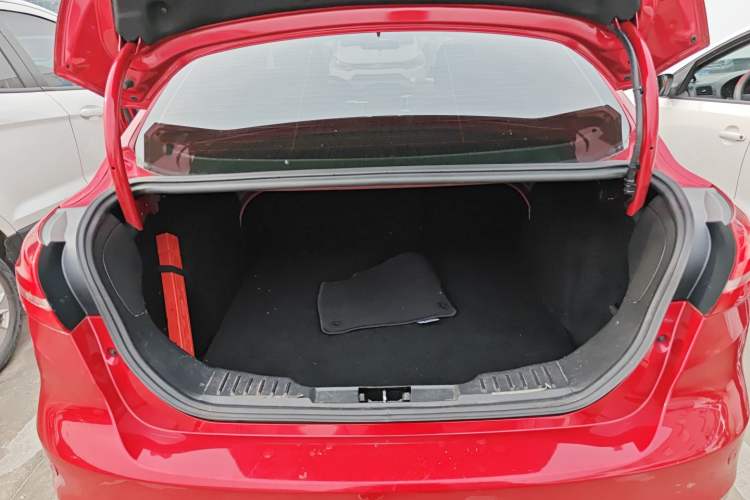 Used Ford Focus 2017 Sedan 1.6L Automatic Fashion Edition Smart Drive Version Trunk