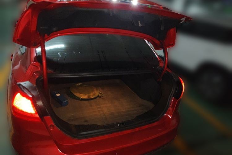 Used Ford Focus 2017 Sedan 1.6L Automatic Fashion Edition Smart Drive Version Trunk