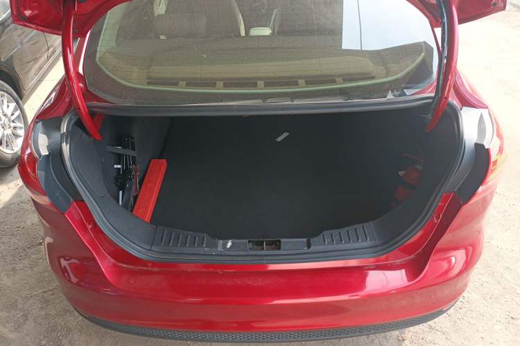 Used Ford Focus 2017 Sedan 1.6L Automatic Comfort Plus SmartDrive Edition Trunk