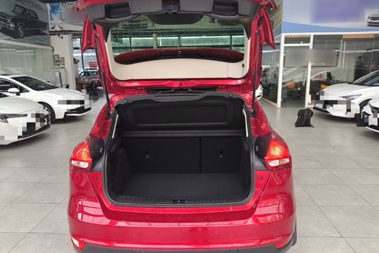 Used Ford Focus 2017 Hatchback 1.6L Manual Comfort Plus SmartDrive Edition Trunk