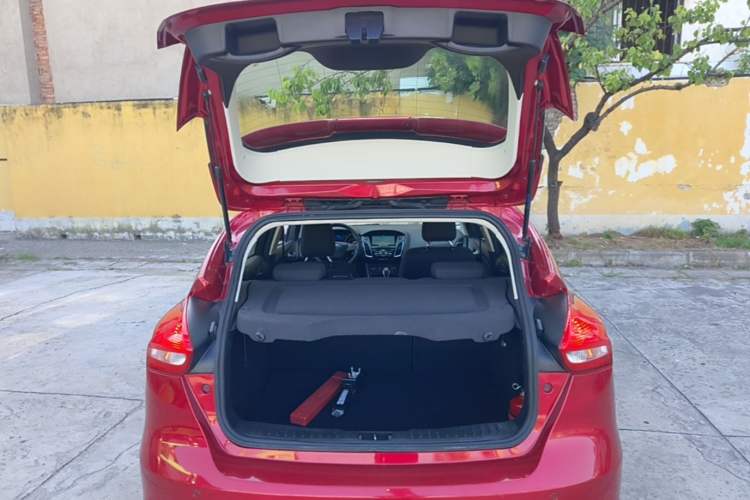 Used Ford Focus 2017 Hatchback 1.6L Automatic Comfort Plus SmartDrive Edition Trunk