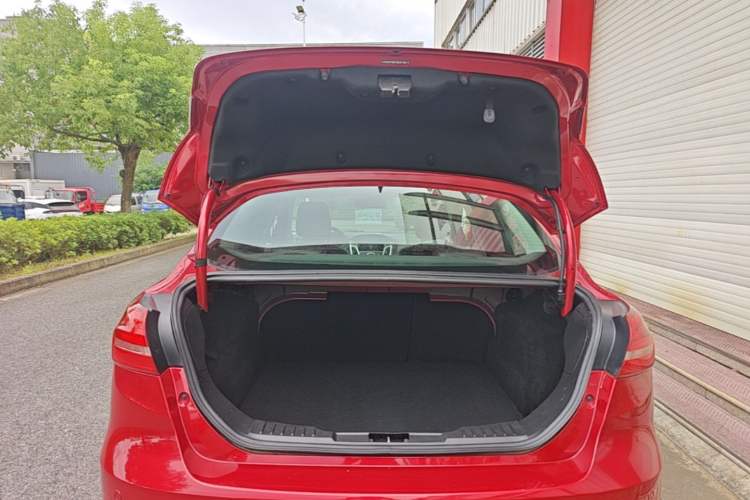 Used Ford Focus 2017 Sedan 1.6L Automatic Fashion Edition Smart Drive Version Trunk