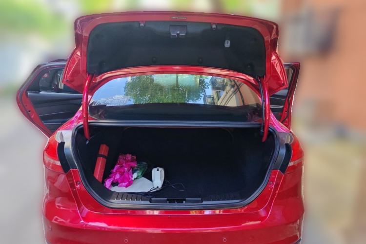 Used Ford Focus 2017 Sedan 1.6L Automatic Fashion Edition Smart Drive Version Trunk