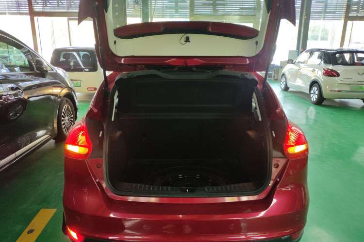 Used Ford Focus 2017 Hatchback 1.6L Automatic Fashion Edition Smart Drive Version Trunk