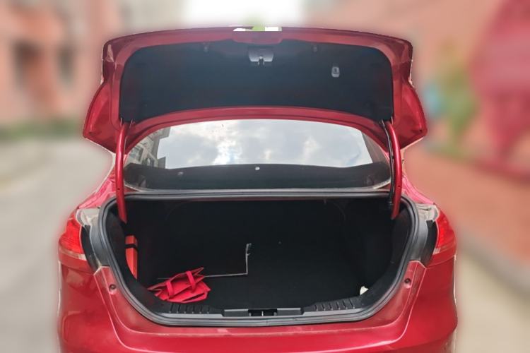 Used Ford Focus 2017 Sedan 1.6L Automatic Fashion Edition Smart Drive Version Trunk