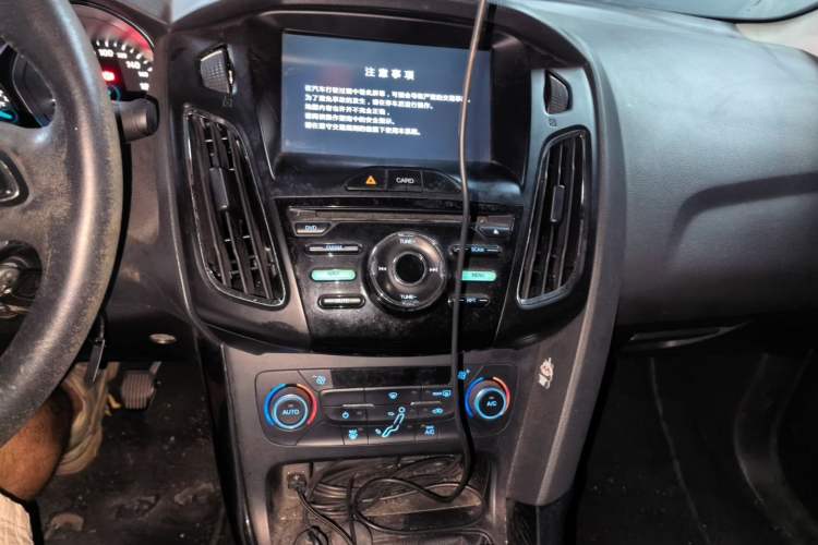 Used Ford Focus 2017 Sedan 1.6L Manual Fashion Edition Smart Drive Version Audio And AC Panel