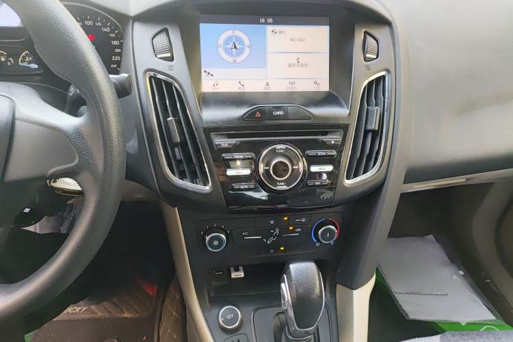 Used Ford Focus 2017 Sedan 1.6L Automatic Comfort Plus SmartDrive Edition Audio And AC Panel