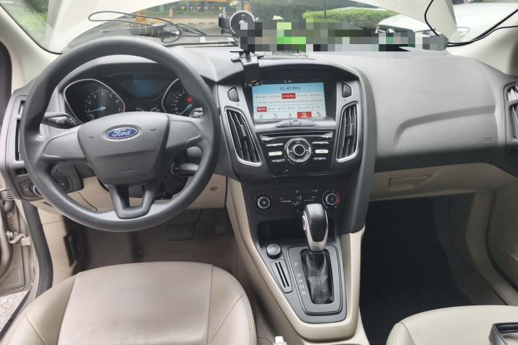 Used Ford Focus 2017 Sedan 1.6L Automatic Comfort Plus SmartDrive Edition Center Console