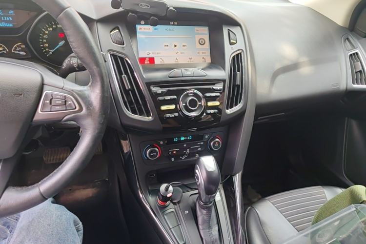 Used Ford Focus 2017 Hatchback EcoBoost 125 Automatic - Ultra-Powerful Style Edition with Smart Drive Features Center Console