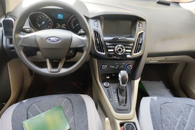 Used Ford Focus 2017 Sedan 1.6L Automatic Comfort Plus SmartDrive Edition Center Console
