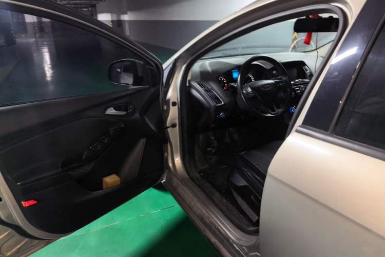 Used Ford Focus 2017 Sedan 1.6L Manual Fashion Edition Smart Drive Version Driver Seat