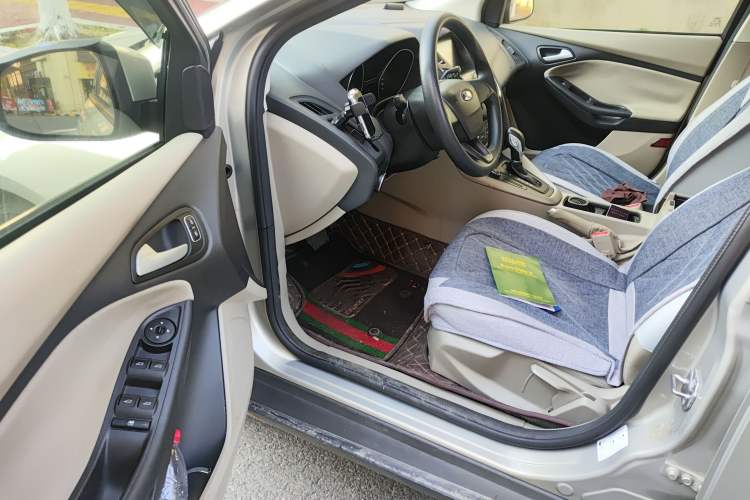 Used Ford Focus 2017 Sedan 1.6L Automatic Comfort Plus SmartDrive Edition Driver Seat
