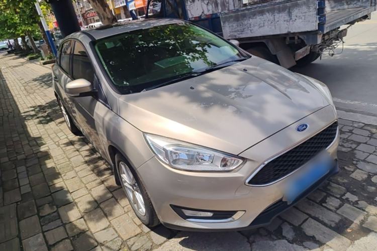 Used Ford Focus 2017 Hatchback EcoBoost 125 Automatic - Ultra-Powerful Style Edition with Smart Drive Features Front Right 45 Deg