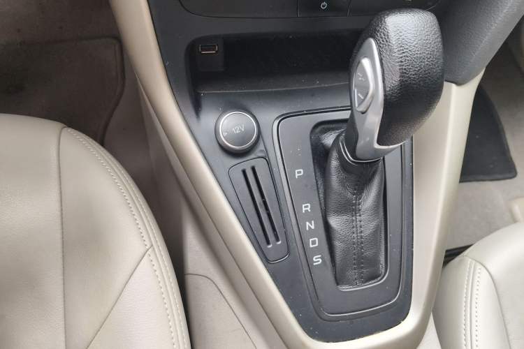 Used Ford Focus 2017 Sedan 1.6L Automatic Comfort Plus SmartDrive Edition Gear Lever