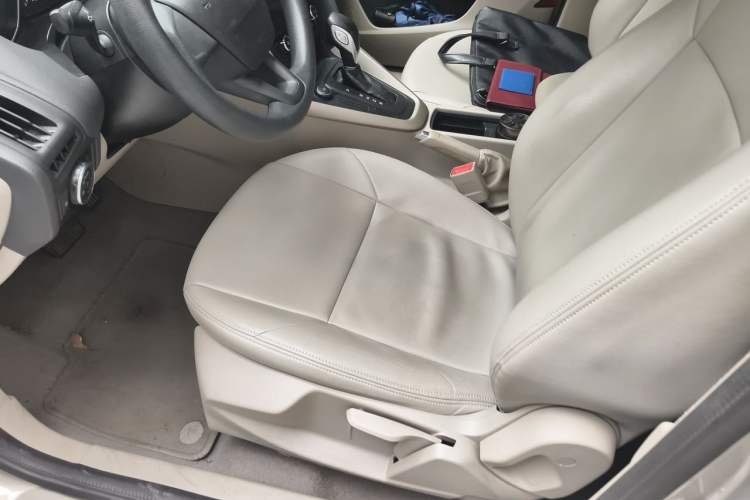 Used Ford Focus 2017 Sedan 1.6L Automatic Comfort Plus SmartDrive Edition Left Front Seat