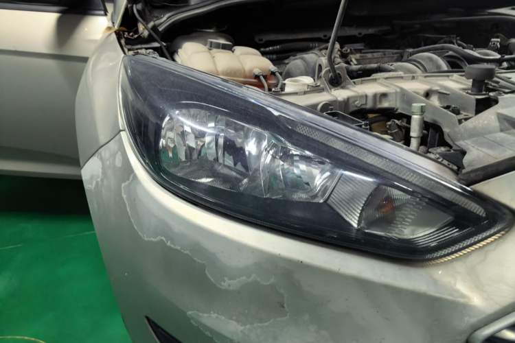 Used Ford Focus 2017 Sedan 1.6L Manual Fashion Edition Smart Drive Version Right Front Headlight