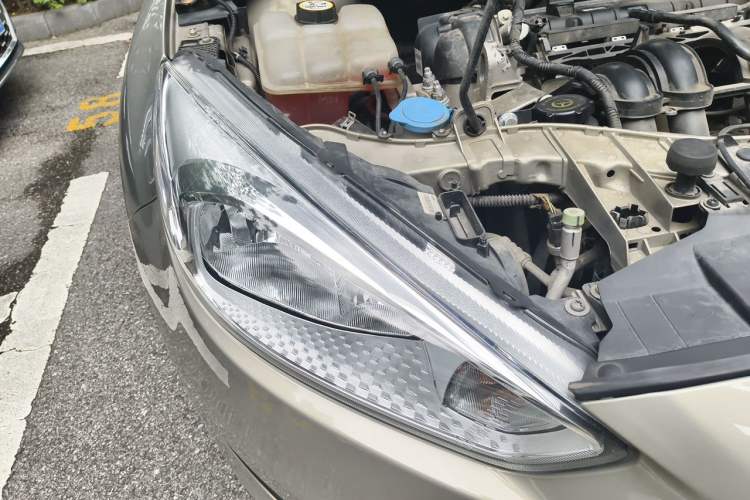 Used Ford Focus 2017 Sedan 1.6L Automatic Comfort Plus SmartDrive Edition Right Front Headlight