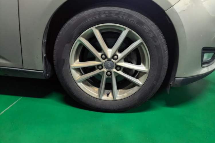 Used Ford Focus 2017 Sedan 1.6L Manual Fashion Edition Smart Drive Version Right Front Wheel Hub