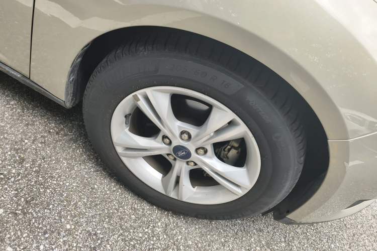 Used Ford Focus 2017 Sedan 1.6L Automatic Comfort Plus SmartDrive Edition Right Front Wheel Hub
