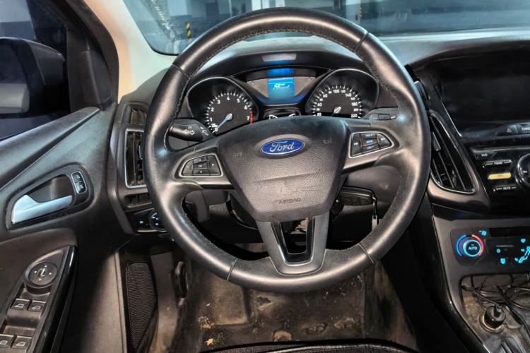 Used Ford Focus 2017 Sedan 1.6L Manual Fashion Edition Smart Drive Version Steering Wheel