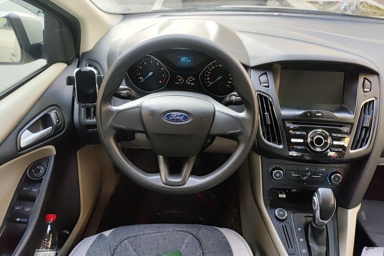 Used Ford Focus 2017 Sedan 1.6L Automatic Comfort Plus SmartDrive Edition Steering Wheel