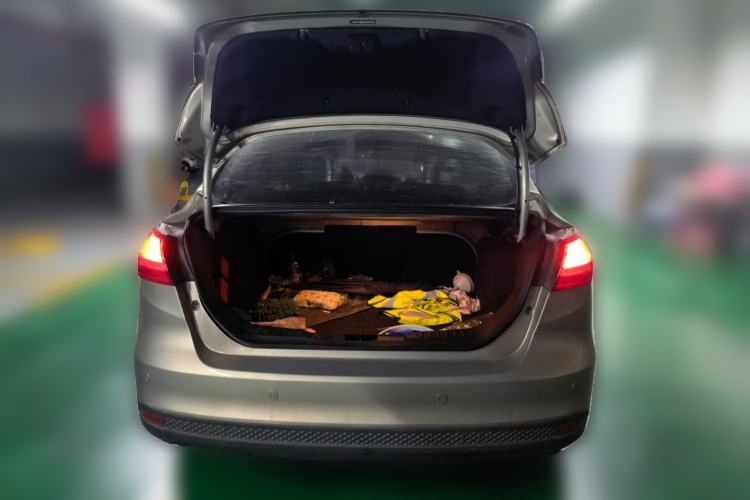 Used Ford Focus 2017 Sedan 1.6L Manual Fashion Edition Smart Drive Version Trunk
