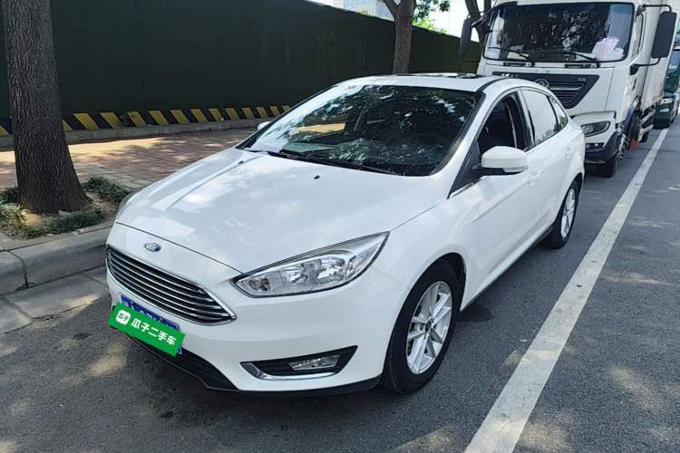 Used Ford Focus 2017 Sedan EcoBoost 180 Automatic Elite Model Guazi used car, China used car export, Used car for sale, Used cars, Cheapest cars for sale