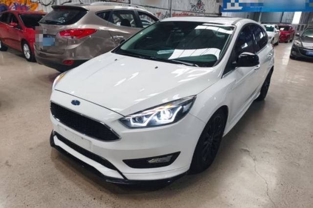 Ojetý Ford Focus 2017 Hatchback EcoBoost 180 Automatic Sport Model