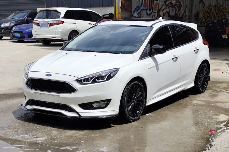 Ford Focus 2017 Hatchback EcoBoost 180 Automatic Sport Model usado Guazi used car, China used car export, Used car for sale, Used cars, Cheapest cars for sale