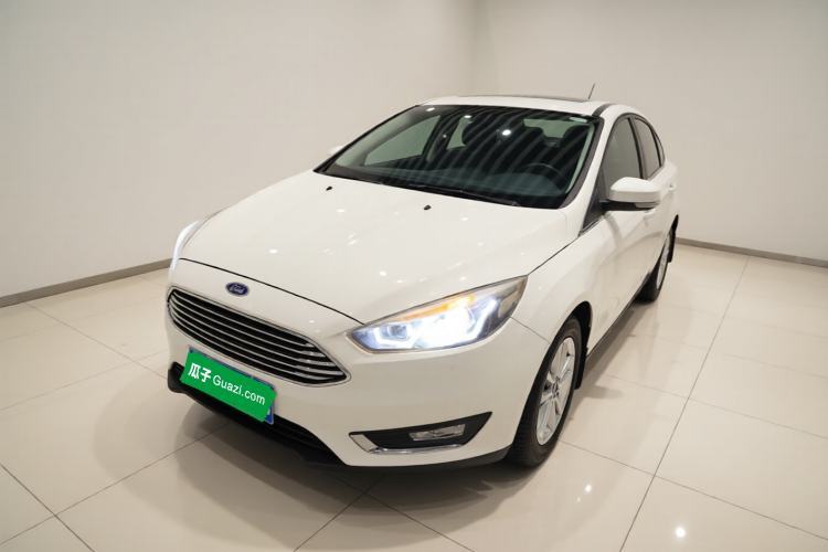 Used Ford Focus 2017 Sedan EcoBoost 180 Automatic Elite Model Guazi used car, China used car export, Used car for sale, Used cars, Cheapest cars for sale