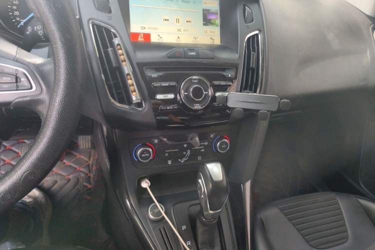 Used Ford Focus 2017 Sedan 1.6L Automatic Fashion Edition Smart Drive Version Audio And AC Panel