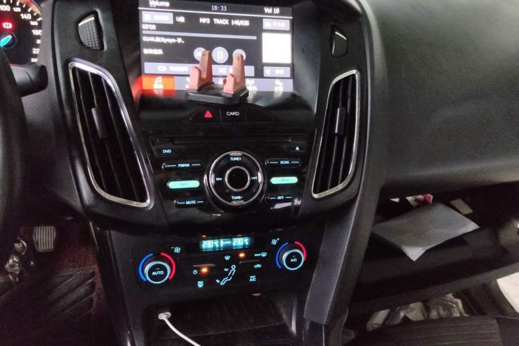 Used Ford Focus 2017 Sedan 1.6L Manual Fashion Edition Smart Drive Version Audio And AC Panel