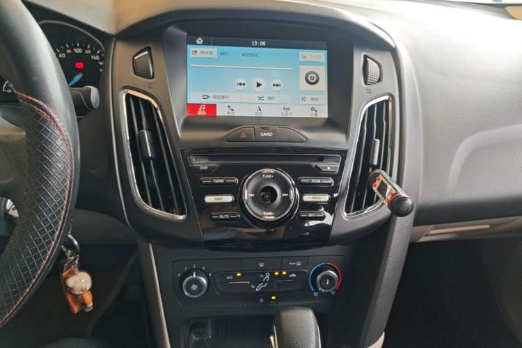 Used Ford Focus 2017 Sedan 1.6L Automatic Comfort Plus SmartDrive Edition Audio And AC Panel