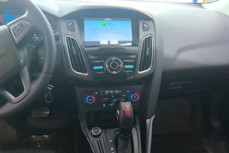 Used Ford Focus 2017 Sedan 1.6L Automatic Fashion Edition Smart Drive Version Audio And AC Panel