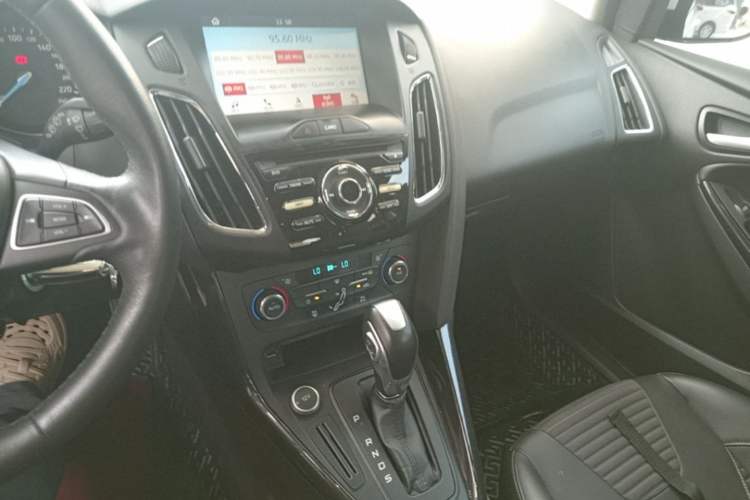 Used Ford Focus 2017 Hatchback 1.6L Automatic Fashion Edition Smart Drive Version Audio And AC Panel