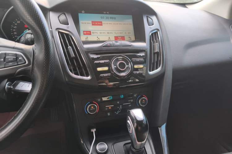 Used Ford Focus 2017 Sedan 1.6L Automatic Fashion Edition Smart Drive Version Audio And AC Panel