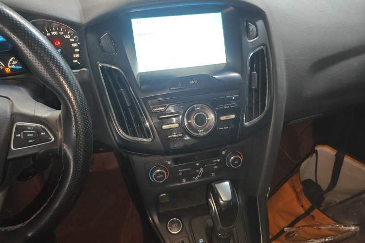 Used Ford Focus 2017 Sedan 1.6L Automatic Fashion Edition Smart Drive Version Audio And AC Panel