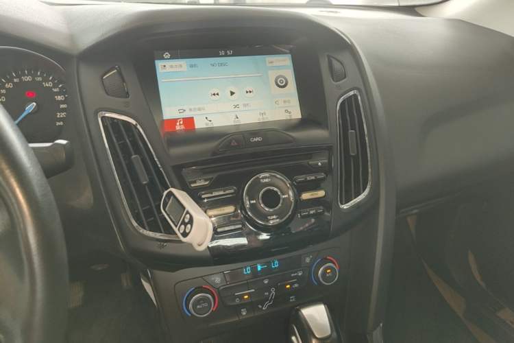 Used Ford Focus 2017 Sedan 1.6L Automatic Fashion Edition Smart Drive Version Audio And AC Panel